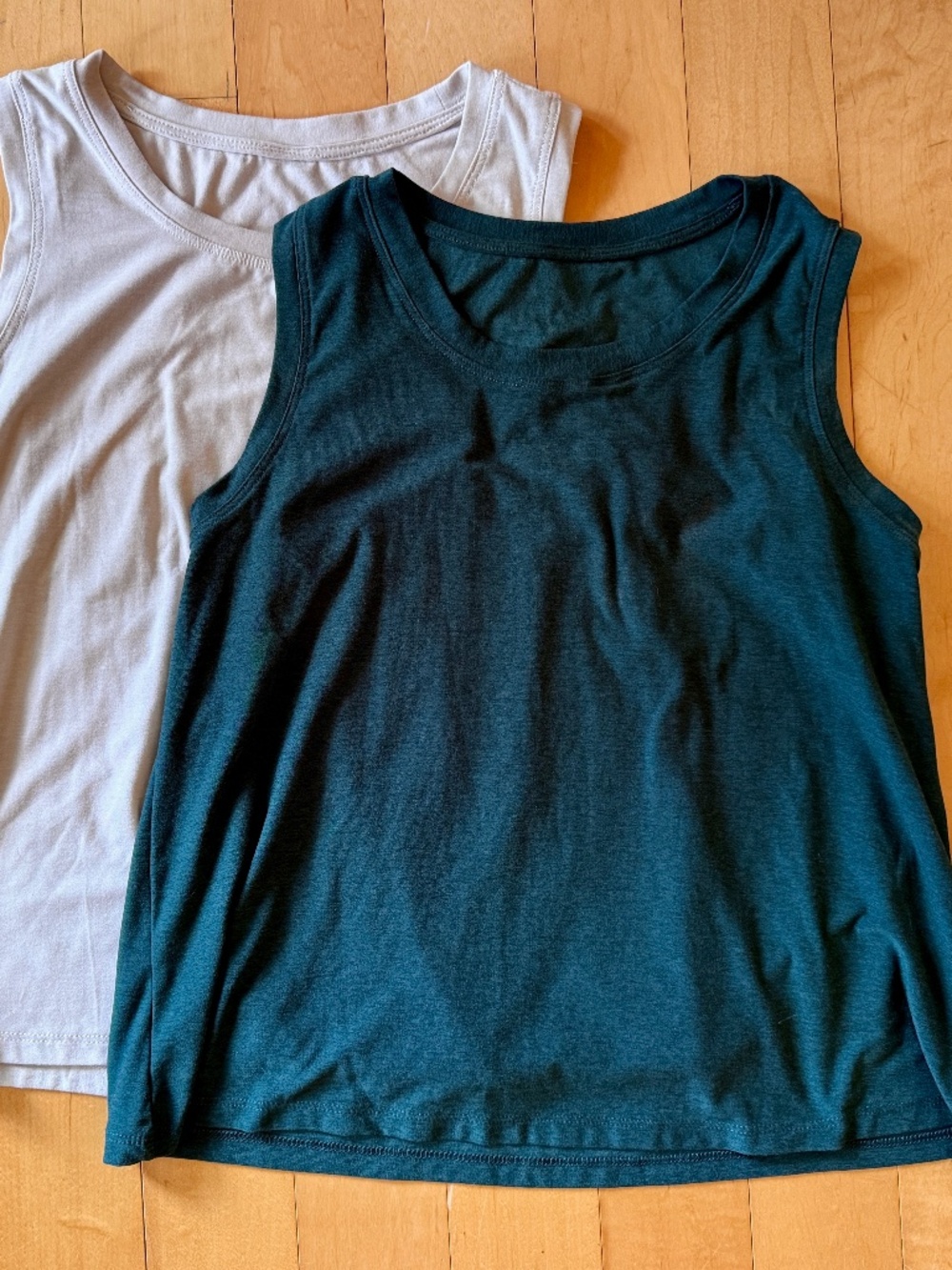 BNWOT 2x Jockey buttery soft workout tanks - XS